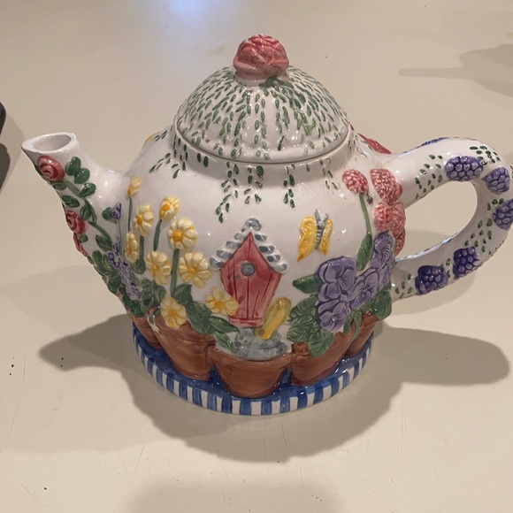 Tea Pot With Floral Garden - Picture 1 of 7